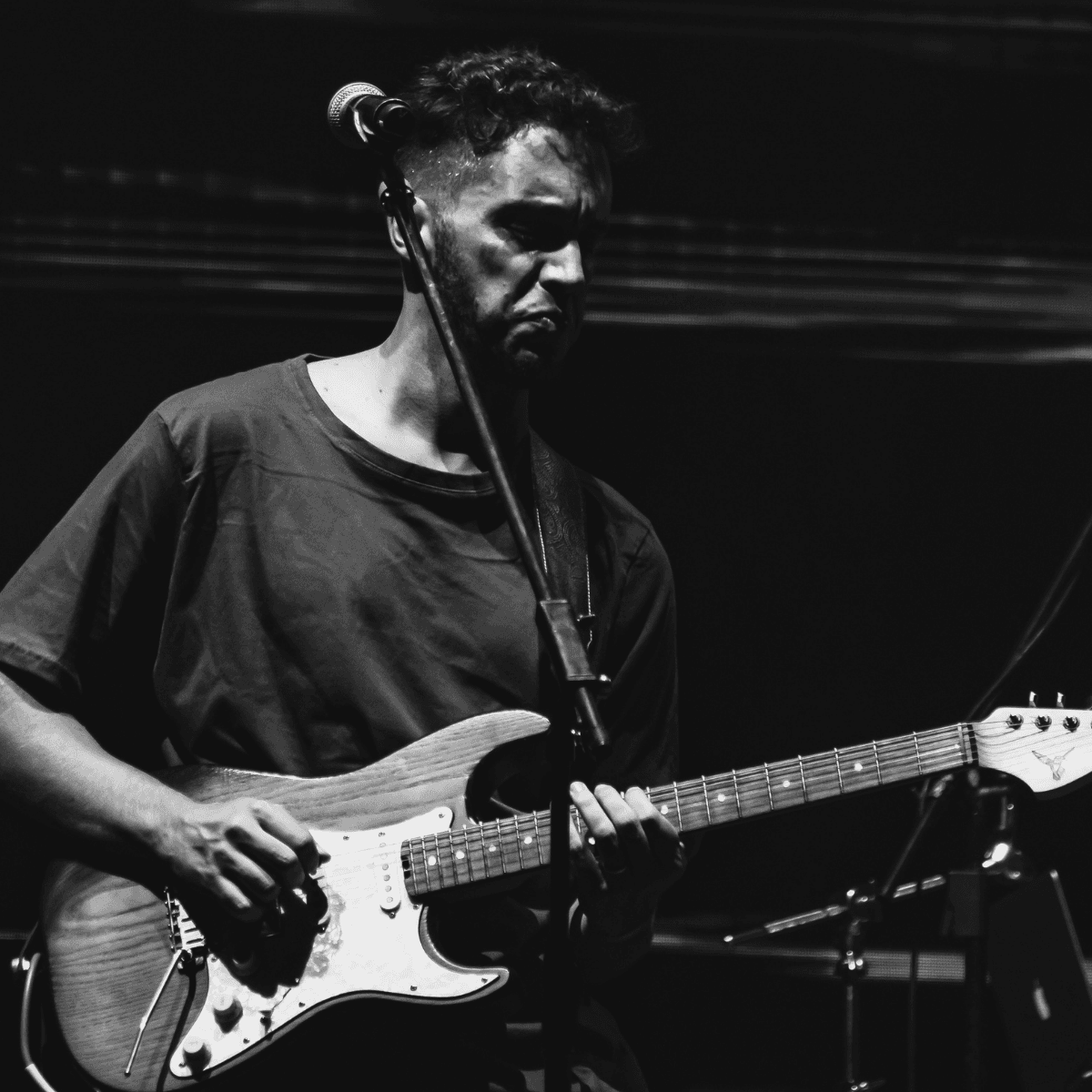 Nahuel Scarpelli — Guitarra y Producción